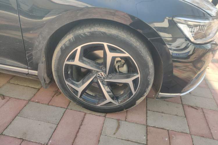 Used Volkswagen Magotan 2020 330TSI DSG Luxury Edition Right Front Wheel Hub