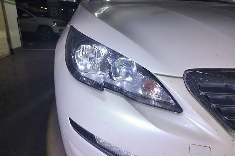 Used Peugeot 308S 2015 1.2T Automatic Jingchi Edition Right Front Headlight