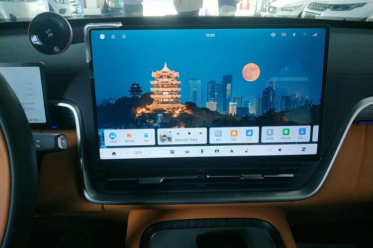 Used Dongfeng eπ eπ008 2025 210Max Range-Extended Version 5 Seats Audio And AC Panel