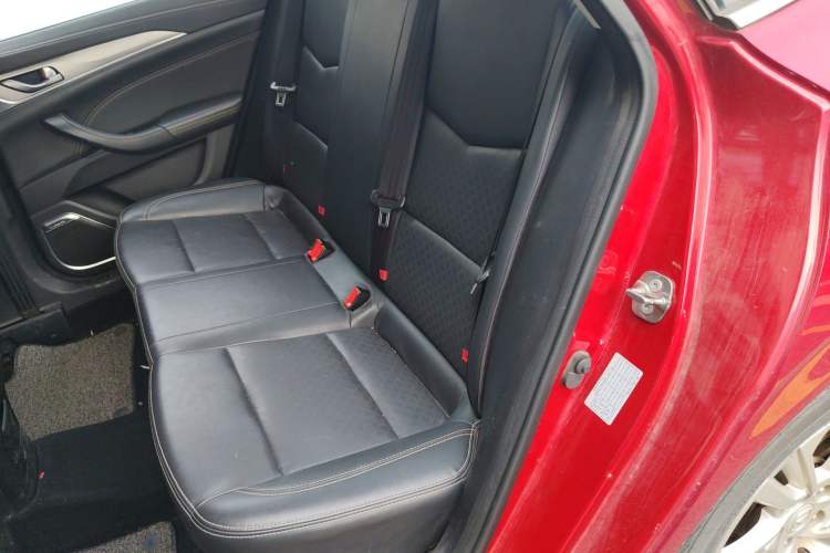 Used CHANGAN Eado 2019 1.6L GDI Manual Value Edition China VI Standard Left Rear Seat