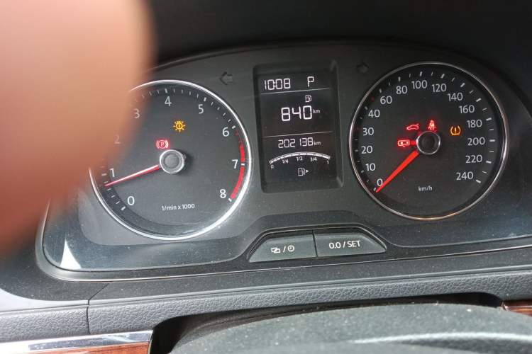 Used Volkswagen Lavida 2013 Revised Version 1.6L Automatic Luxury Edition Odometer Close Up