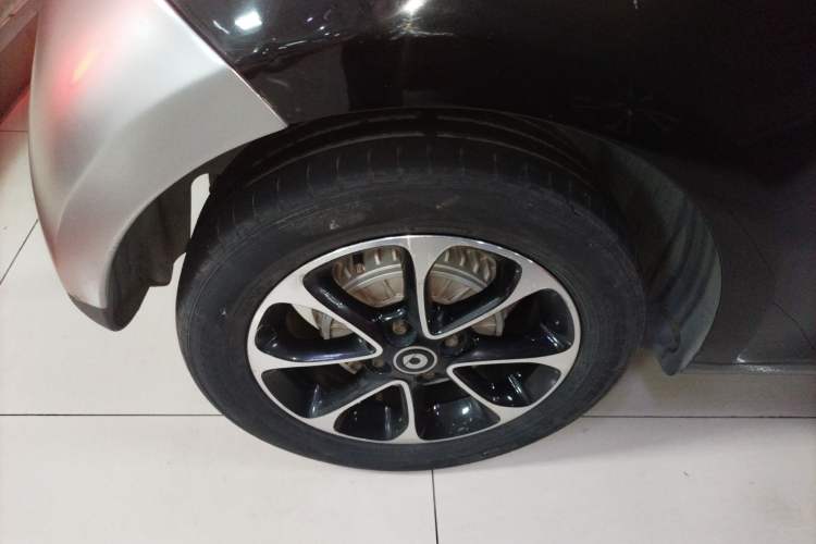 Used smart forfour 2016 1.0L 52 kW Passion Edition Right Rear Wheel Hub