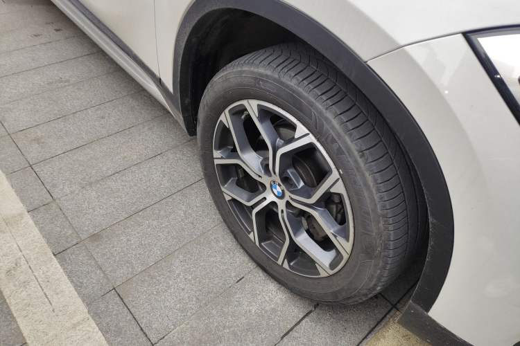 Used BMW X1 2022 sDrive20Li Fashion Model Right Front Wheel Hub