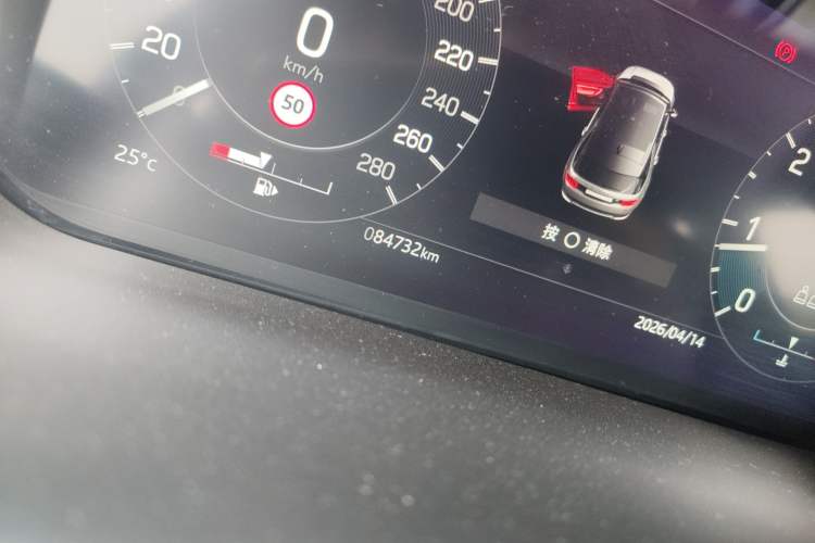 Used Land Rover Discovery Sport 2022 249 PS R-Dynamic SE Performance Tech Edition 5 Seats Odometer Close Up