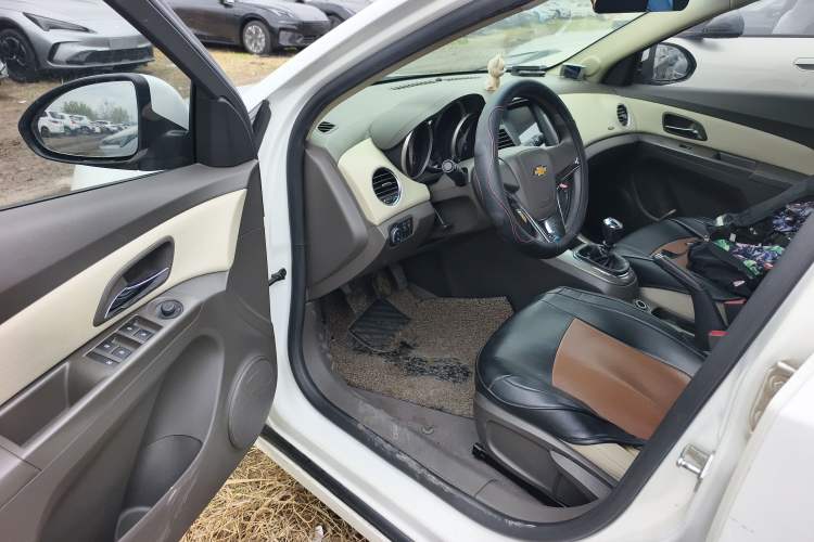 Used Chevrolet Cruze 2015 1.5L Classic SE MT Driver Seat