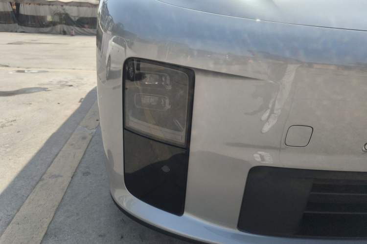 Used Li Auto i6 2025 Model Four-Wheel-Drive Standard Type
