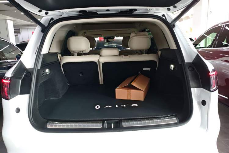 Used Hima AITO M8 2025 Extended-Range Max+ Version 53.4 kWh 5-Seater Edition
