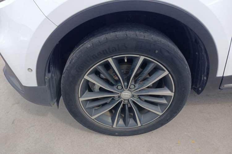 Used Geely Auto Emgrand X7 Sport 2018 1.8TD Automatic Two-Wheel Drive ZhiZun Model with 4G Connectivity Left Front Wheel Hub