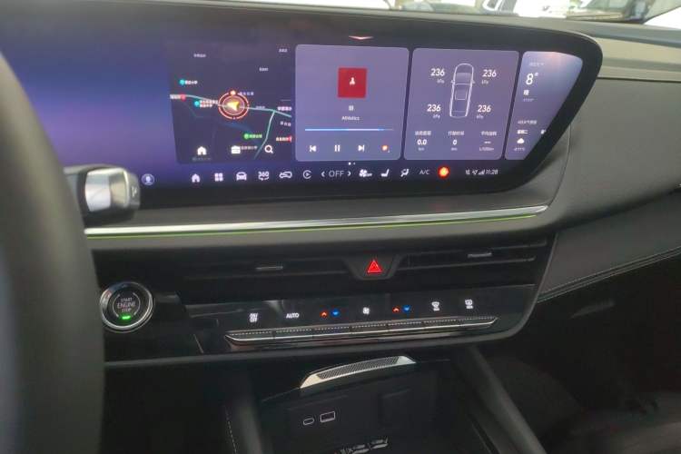 Used Buick Envision 2025 Encore Plus 28T Two-Wheel-Drive Platinum Edition