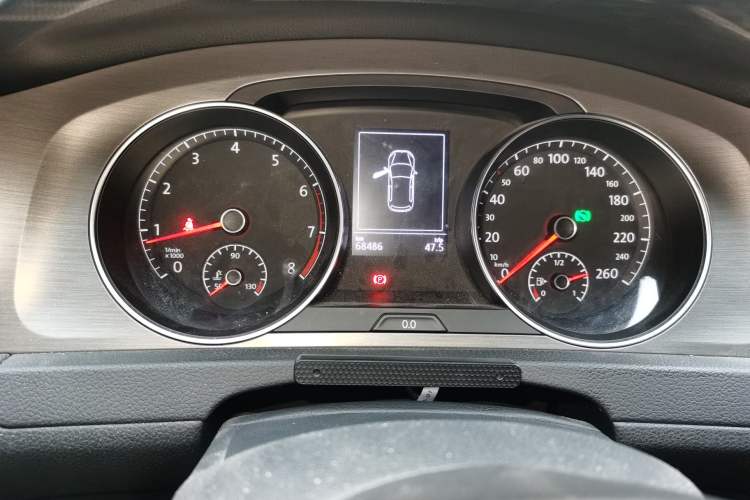 Used Volkswagen Golf 2015 1.4TSI Automatic Luxury Model
