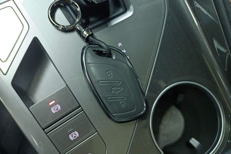 Used Roewe D5X DMH 2024 135 Tech Edition