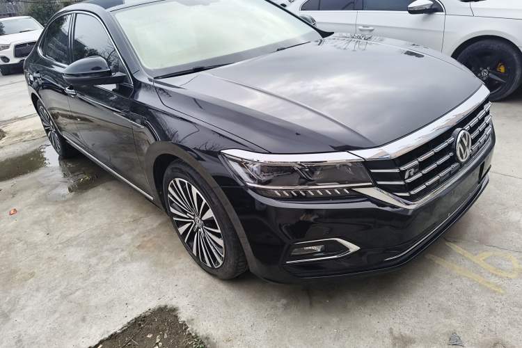 Used Volkswagen Passat 2020 330TSI Luxury Edition China VI
