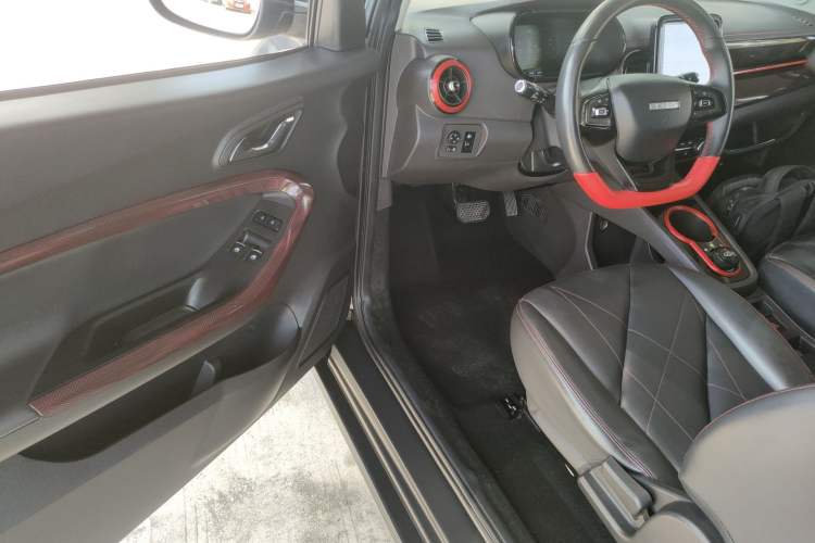 Used Chery QQ Little Ant 2022 Restyled Version Sweet Pink Edition Half-Sugar Version 30.6 kWh 30 kW 301 km Driver Seat