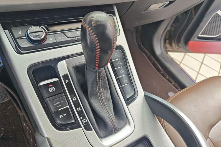 Used Geely Auto Emgrand X7 Sport 2016 1.8TD Automatic ZhiZun Version Gear Lever