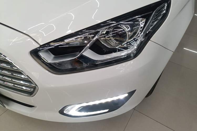 Used Ford Escort 2017 Happiness Edition 1.5L Automatic Fashion Version Left Front Headlight