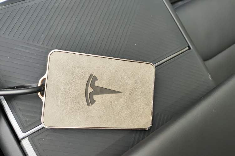 Used Tesla Model Y 2025 Rear-Wheel-Drive Version
