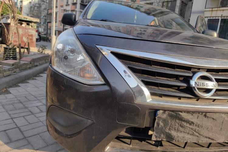 Used Nissan Sunny 2015 1.5XE Manual Comfort Edition Right Front Headlight