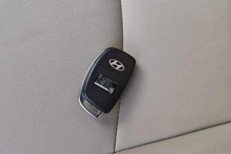 Used Hyundai Elantra (5th Generation / Langdong) 2012 1.6L Manual Fashion Edition