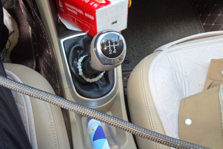 Used Hyundai Verna (older generation) 2010 Sedan 1.4L Manual Comfort GS Gear Lever