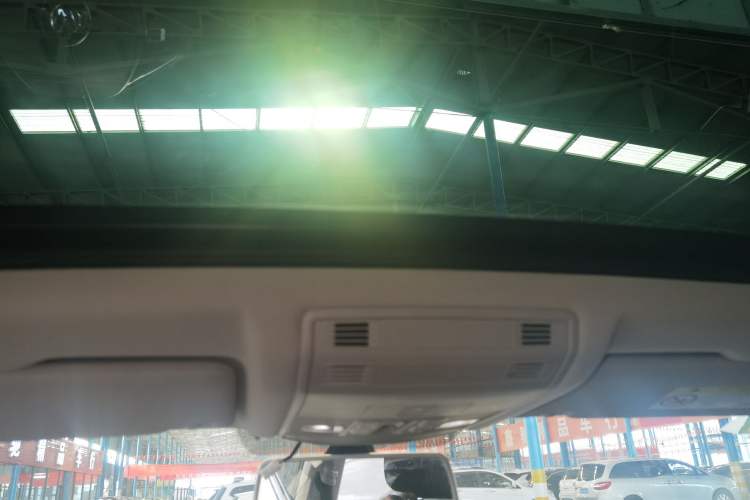 Used Volkswagen T-ROC 2019 230TSI DSG Two-Wheel-Drive Advanced Version China VI Standard Headliner