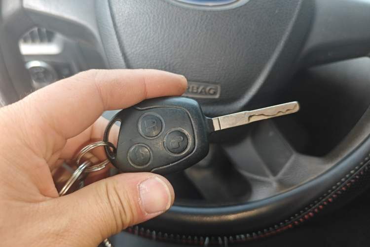 Used Ford Transit 2017 2.0T Diesel Multi-Function Commercial Vehicle Mid-Drive Mid-Roof China V Standard
