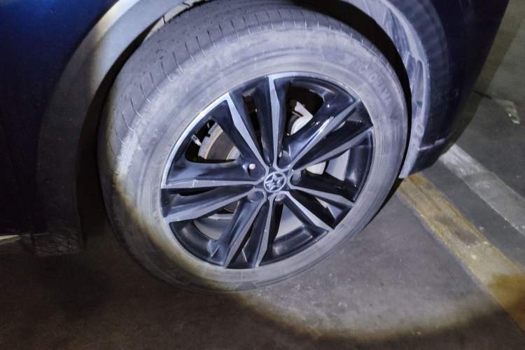 Used Venucia Star 2020 260T Automatic 48V Mild Hybrid Turbocharged Starry Edition Right Front Wheel Hub