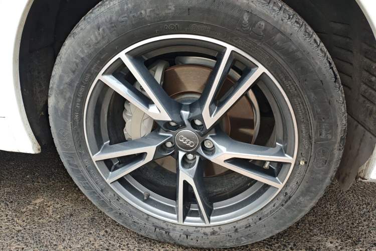 Used Audi Q5L 2020 Updated 40 TFSI Prestige Fashion Edition Right Front Wheel Hub