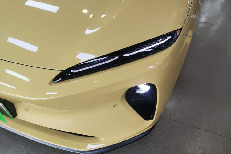 Used Nio ET5 2022 75 kWh Left Front Headlight