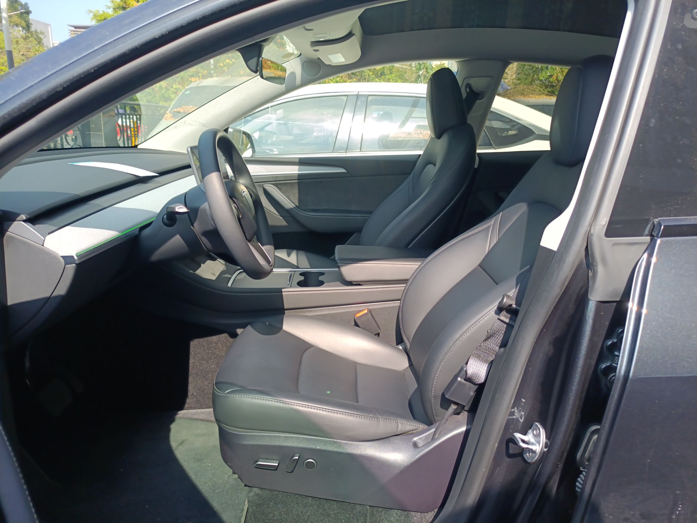 Переднее сиденье в автомобиле