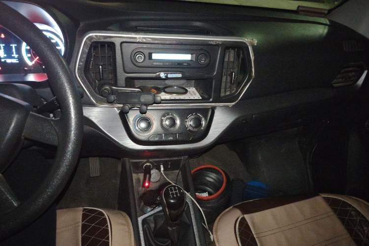 Used CHANGAN KAICHENG Ruixing M80 2021 1.6L Base Version 2-Seater Non-Air-Conditioned China VI Standard Flat Roof Liftback Doors DAM16KR Audio And AC Panel