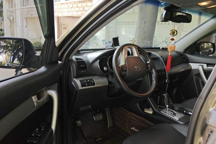 Used Kia Sorento 2012 2.4L Gasoline Supreme Edition
