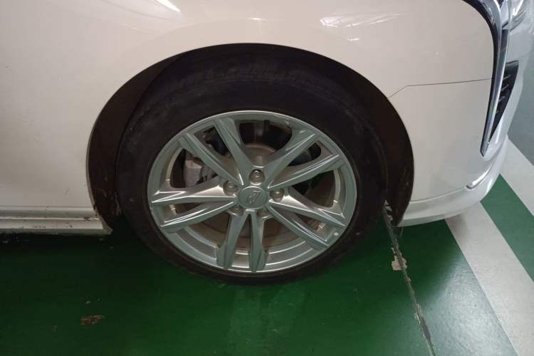 Used Cadillac CT4 2021 28T Fashion Edition Right Front Wheel Hub