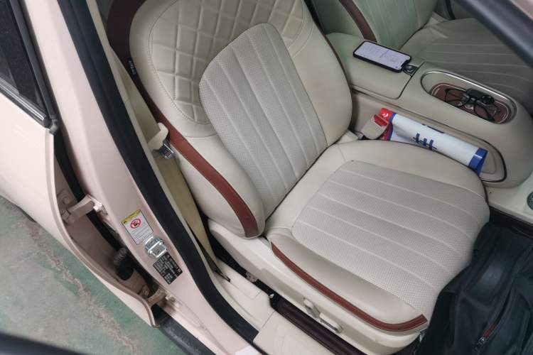 Used ORA Good Cat 2023 401 km Standard Range Prestige Version Lithium Iron Phosphate Right Front Seat