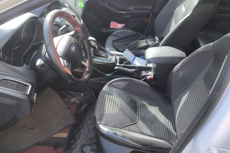 Used Ford Focus 2015 Hatchback EcoBoost 125 Automatic Supreme Style Edition
