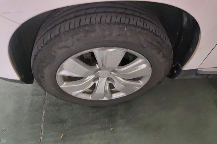 Used Peugeot 2008 2014 1.6L Manual Fashion Edition Left Front Wheel Hub