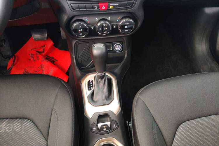 Used Jeep Renegade 2017 180T Automatic Jingneng Edition Gear Lever