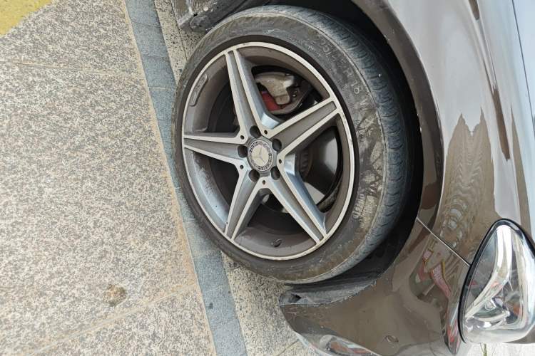 Used Mercedes-Benz C-Class 2015 C 300 L Sport Edition Right Front Wheel Hub