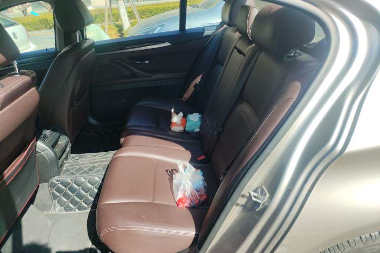 Used BMW 5 Series 2017 525Li Luxury Design Package Left Rear Seat