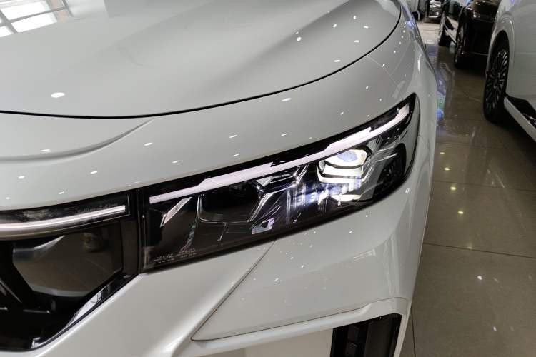 Used VOYAH FREE 2025 318 318 km Rear-Drive Touring Edition Left Front Headlight