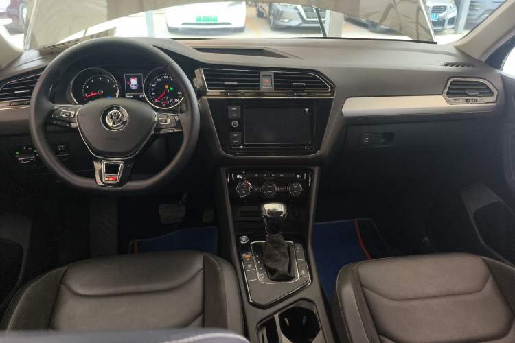 Used Volkswagen Tiguan L 2018 Revised Version 330TSI Automatic Two-Wheel Drive Comfort Edition Center Console
