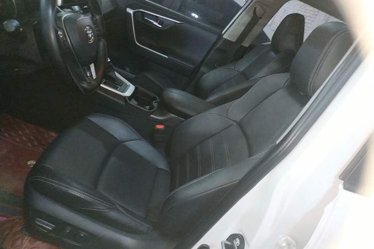 Used Toyota Wildlander 2022 2.0L CVT Two-Wheel Drive Luxury Edition
