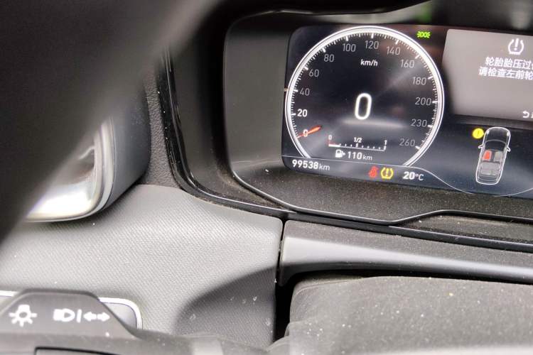 Used Lynk & Co 01 2020 2.0T Two-Wheel Drive Pure Pro Version China VI Standard Odometer Close Up