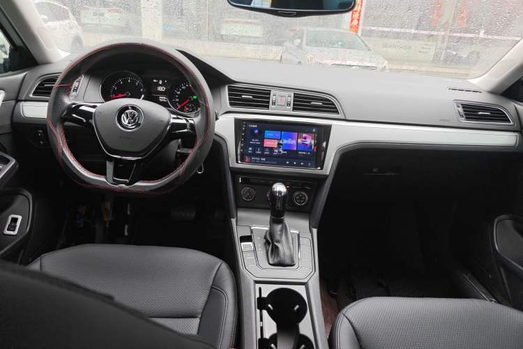 Used Volkswagen Lamando 2015 230TSI DSG Fashion Edition
