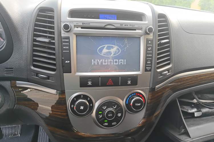Used Hyundai Santa Fe Classic 2011 2.4 Comfort Edition 7-Seater Two-Wheel Drive