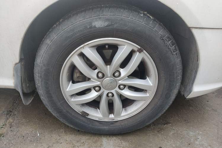 Used Hyundai Celesta 2011 1.6L Manual Luxury Model Right Front Wheel Hub