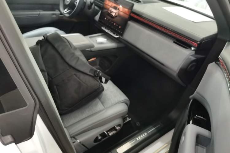 Used Zeekr 7X 2025 100kWh Long-Range All-Wheel Drive Intelligent Driving Version
