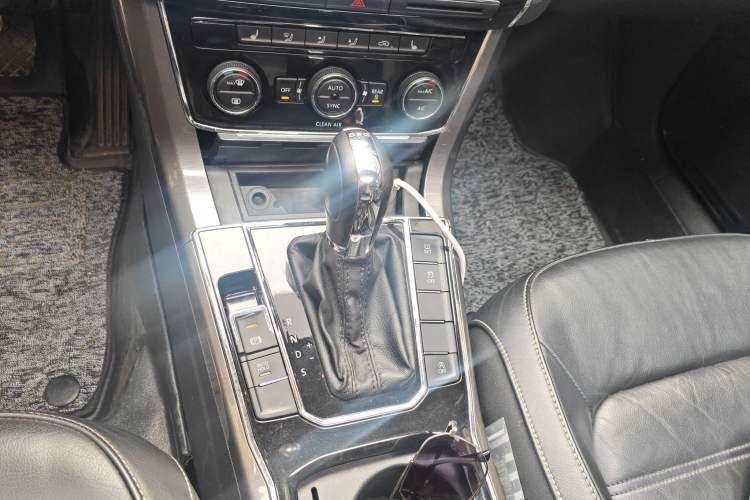 Used Volkswagen Passat 2016 280TSI DSG Prestige Edition Gear Lever