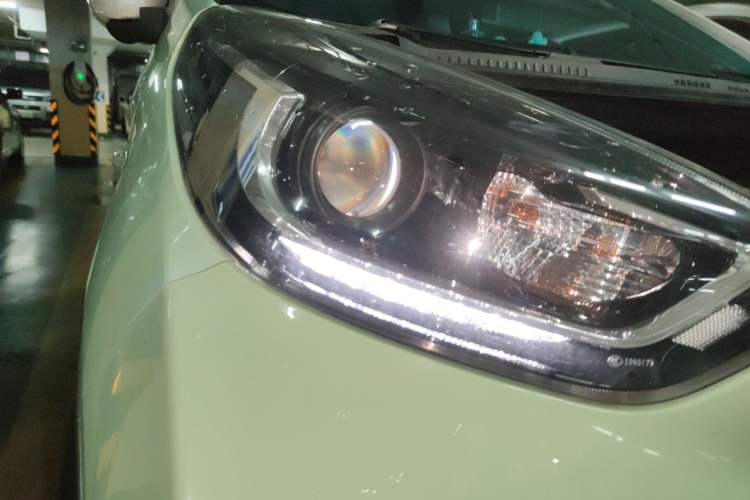 Used Chery QQ Little Ant 2021 200 000-Yuan Ant Fan Edition Talent Version Lithium Iron Phosphate 301 km Right Front Headlight