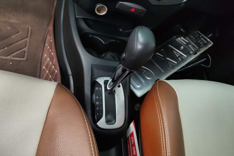 Used Nissan Livina 2013 Jinrui 1.6XL CVT Comfort Edition Gear Lever