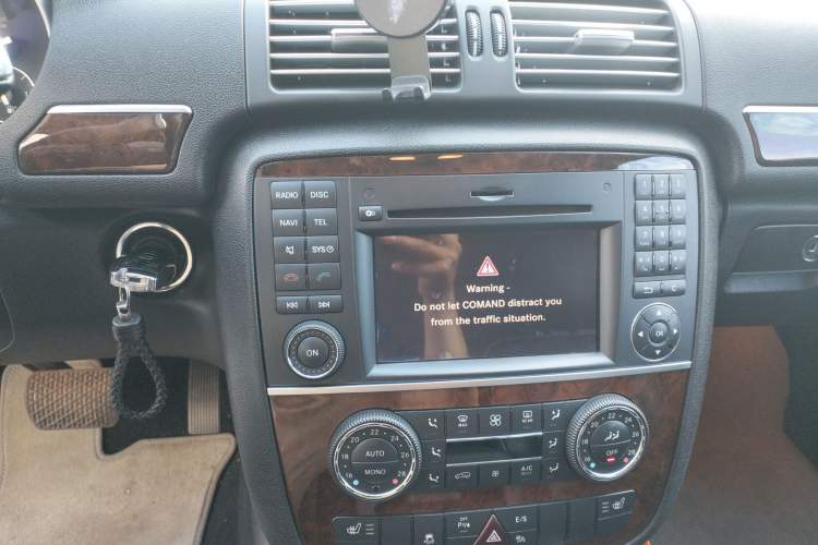 Used Mercedes-Benz R-Class 2011 R 350 L 4MATIC Audio And AC Panel